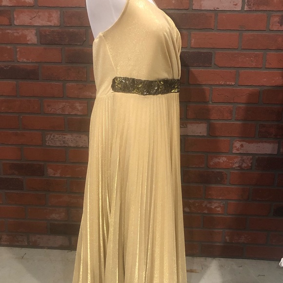 Size 12 gold Igigi lined halter dress - Picture 2 of 3